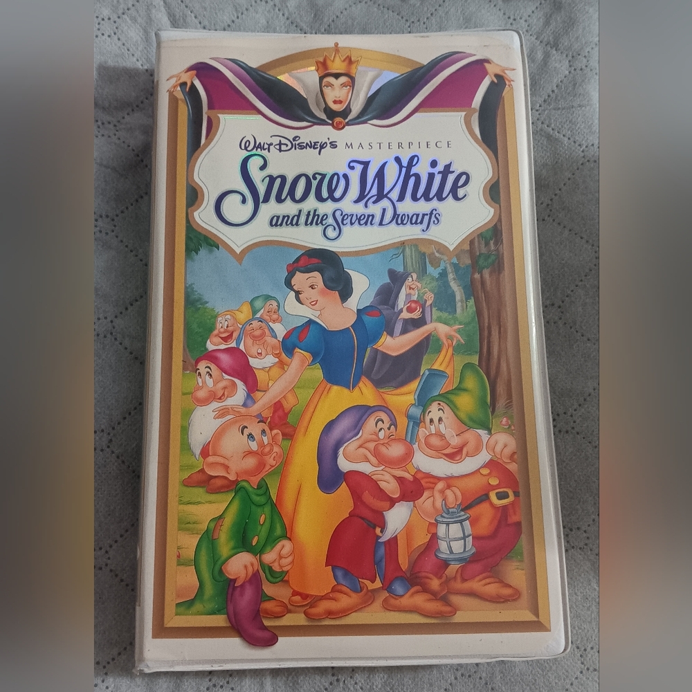 WALT DISNEY"S MASTERPIECE " SNOW WHITE AND THE SEVEN DWARFS